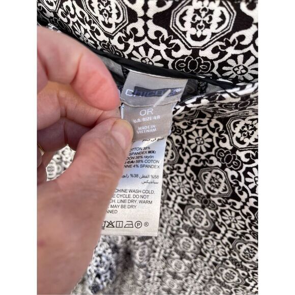 Chico’s size 4 So Slimming tile print  straight fit pants - Picture 4 of 6